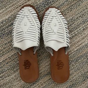 Espiritu Blanche Huarache Slip Ons - Size 9